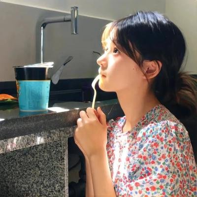 相逢时节月正圆